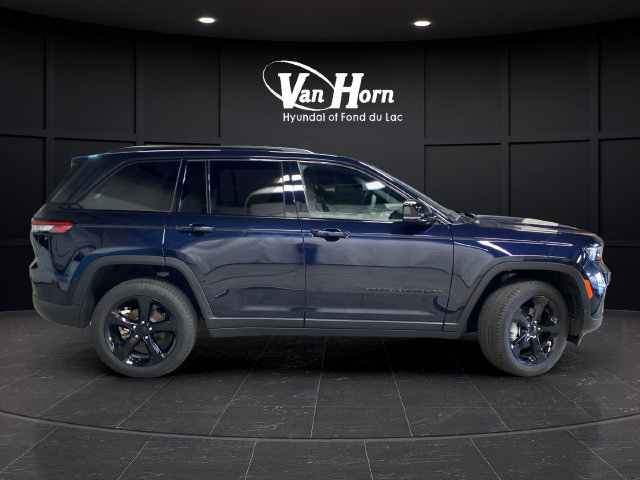 Used 2024 Jeep Grand Cherokee Limited w/ Black Appearance Package AWD/4WD image 8