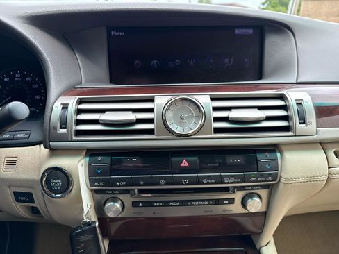 Used 2013 Lexus LS 460 w/ Comfort Pkg RWD image 27