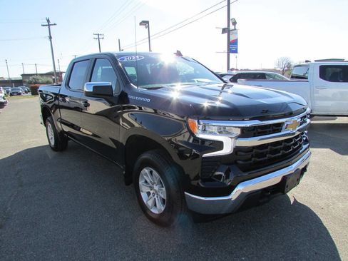Used 2025 Chevrolet Silverado 1500 LT image 2