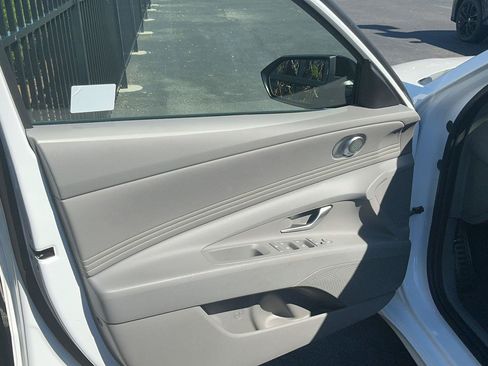Certified 2025 Hyundai Elantra SEL FWD image 14