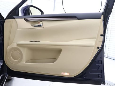 Used 2015 Lexus ES 350 w/ Luxury Package image 38