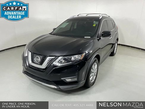 Used 2017 Nissan Rogue SV FWD image 1