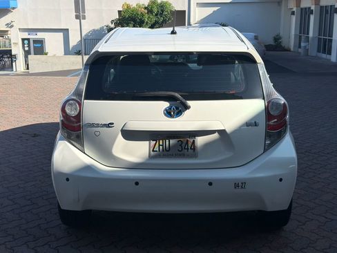 Used 2014 Toyota Prius C One FWD image 4