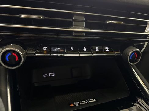 Used 2025 Chevrolet Traverse Z71 image 27