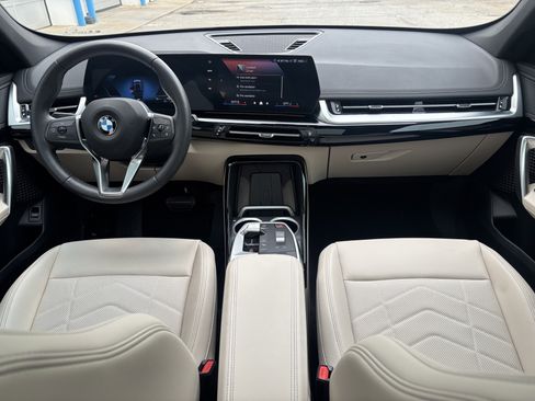 Used 2025 BMW X1 xDrive28i w/ Convenience Package image 9