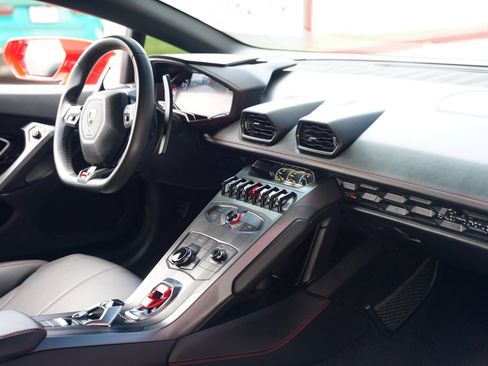 Used 2019 Lamborghini Huracan LP 580-2 image 13