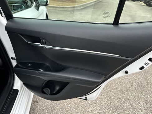 Used 2018 Toyota Camry SE image 17