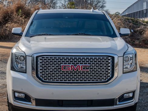 Used 2015 GMC Yukon XL Denali w/ Premium Package image 8