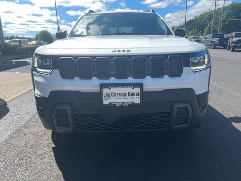 Used 2026 Jeep Cherokee Laredo AWD/4WD image 6