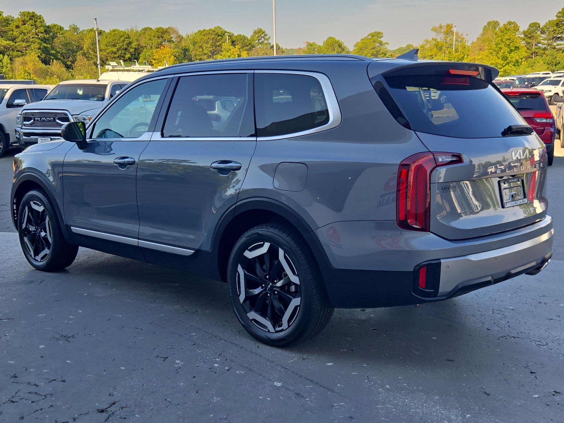 Used 2025 Kia Telluride S FWD image 5