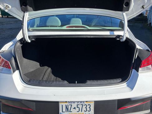 Used 2025 Hyundai Elantra SEL image 27