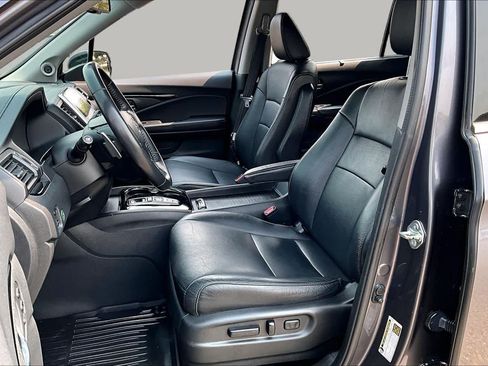 Used 2017 Honda Pilot Touring image 7