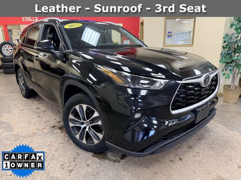 Used 2023 Toyota Highlander XLE AWD/4WD image 1