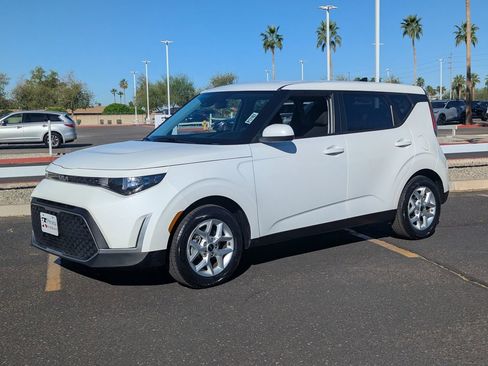 Used 2024 Kia Soul LX w/ Option Group 015 image 2