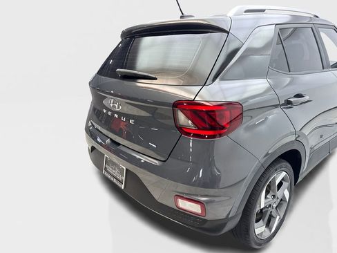 Used 2025 Hyundai Venue SEL FWD image 18