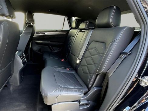 New 2026 Volkswagen Atlas Cross Sport SE image 22
