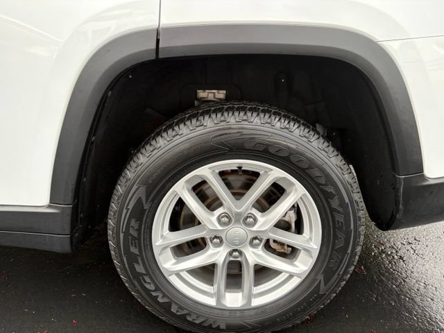 Used 2023 Jeep Grand Cherokee L Laredo AWD/4WD image 12
