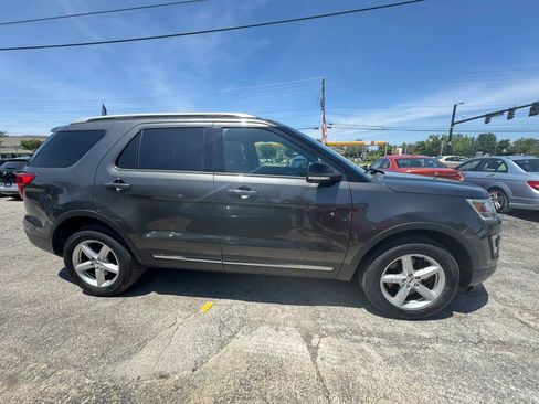 Used 2016 Ford Explorer XLT w/ Equipment Group 201A AWD/4WD image 8
