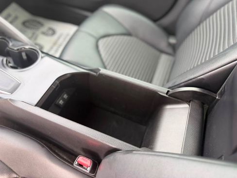Used 2020 Toyota Camry SE FWD image 23
