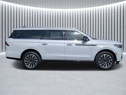 New 2026 Lincoln Navigator L Black Label AWD/4WD image 2
