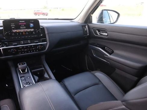 Certified 2025 Nissan Pathfinder SL w/ SL Premium Package AWD/4WD image 28