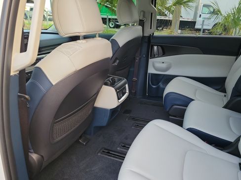New 2027 Kia Carnival SX w/ Dark Edition Package FWD image 5