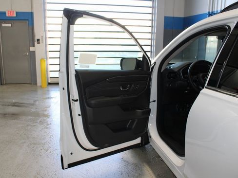 New 2026 Honda Pilot Touring image 17