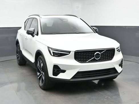 New 2026 Volvo XC40 B5 Plus w/ Climate Package AWD/4WD image 2