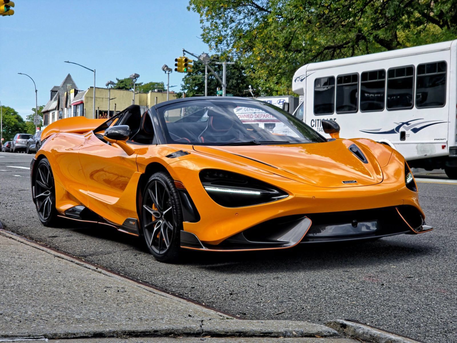 Used 2022 McLaren 765LT RWD image 3