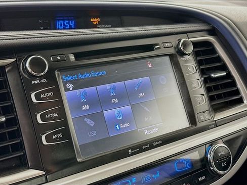 Used 2016 Toyota Highlander XLE AWD/4WD image 14