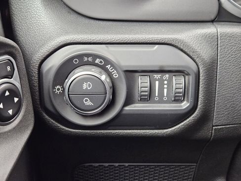 Used 2021 Jeep Gladiator Sport image 25