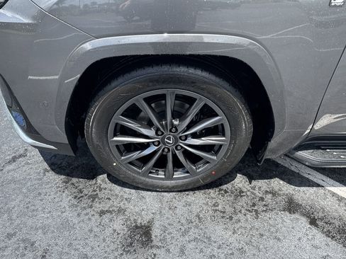 Used 2025 Lexus LX 700h F Sport image 9