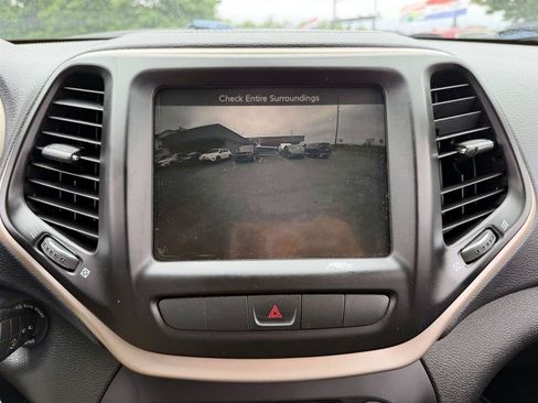Used 2015 Jeep Cherokee Latitude w/ Cold Weather Group AWD/4WD image 22