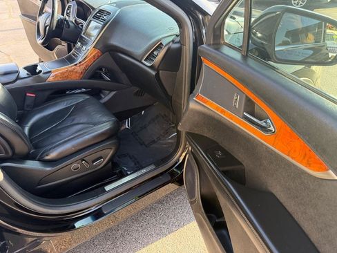 Used 2017 Lincoln MKX Reserve w/ Lincoln MKX Climate Package FWD image 23