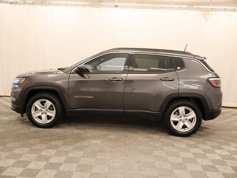 Used 2022 Jeep Compass Latitude FWD image 2