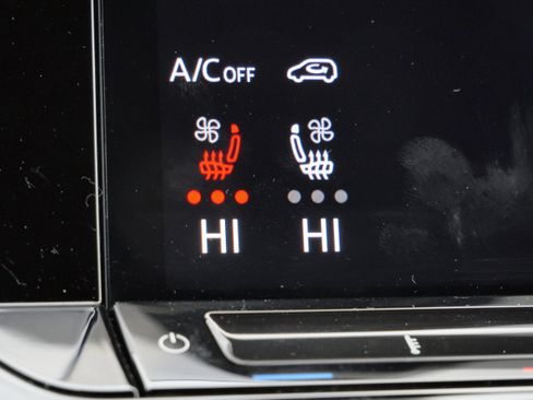 Certified 2024 Volkswagen Atlas SE w/ Black Wheel Package image 30