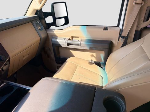 Used 2013 Ford F250 Lariat w/ Chrome Pkg image 30