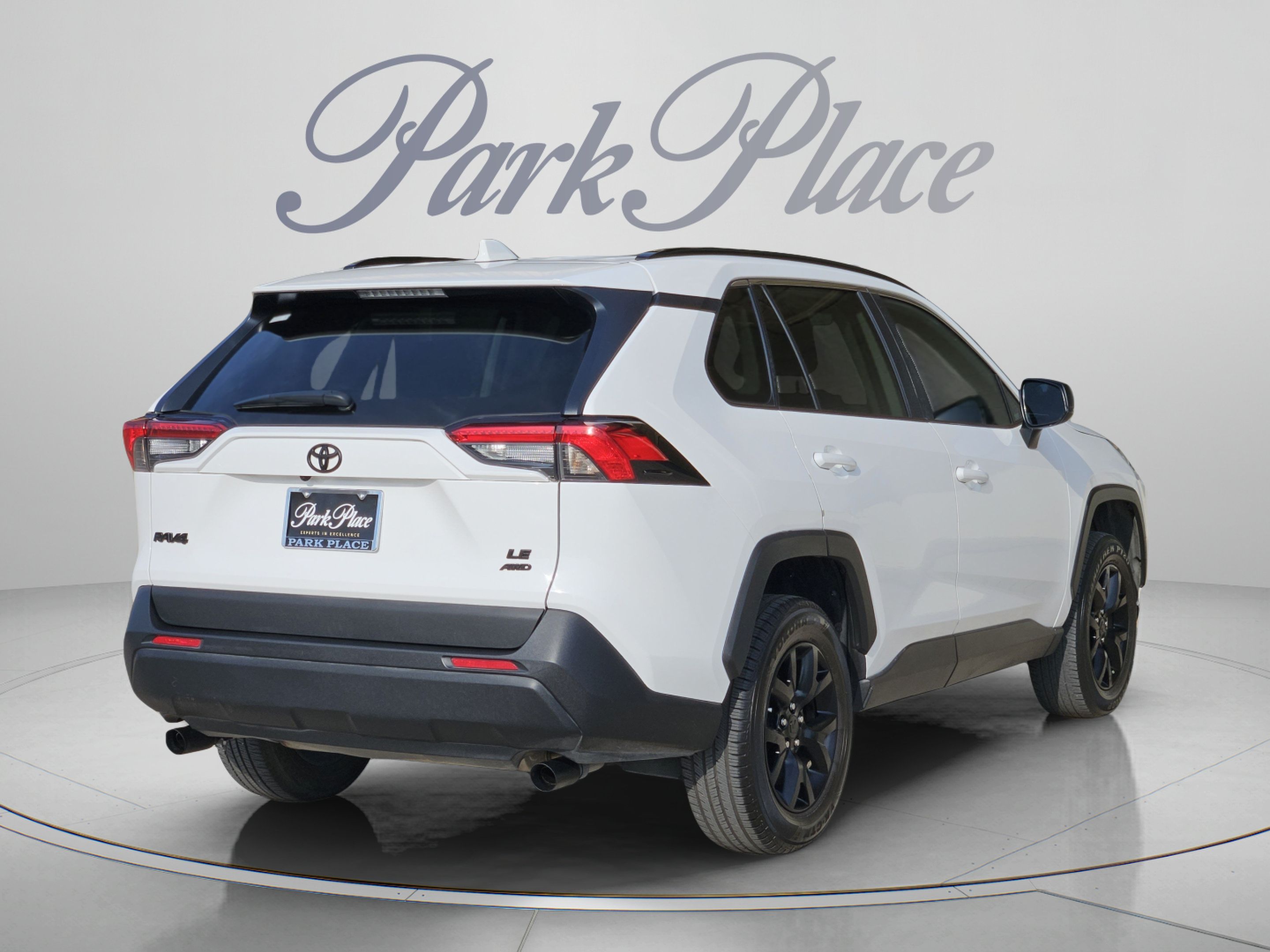 Used 2021 Toyota RAV4 LE AWD/4WD image 6