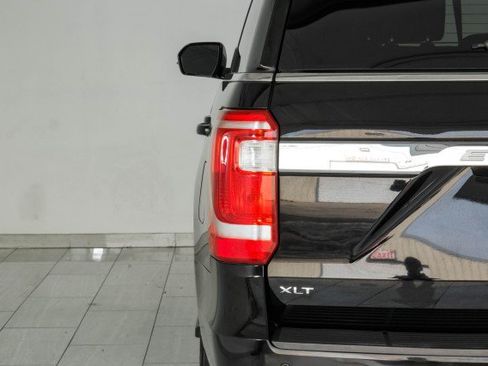 Used 2018 Ford Expedition XLT w/ Equipment Group 202A AWD/4WD image 50