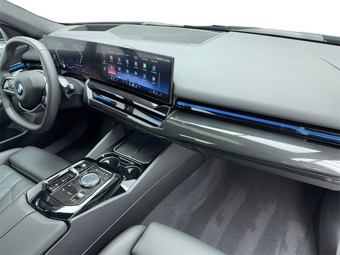 Used 2025 BMW 530i image 44