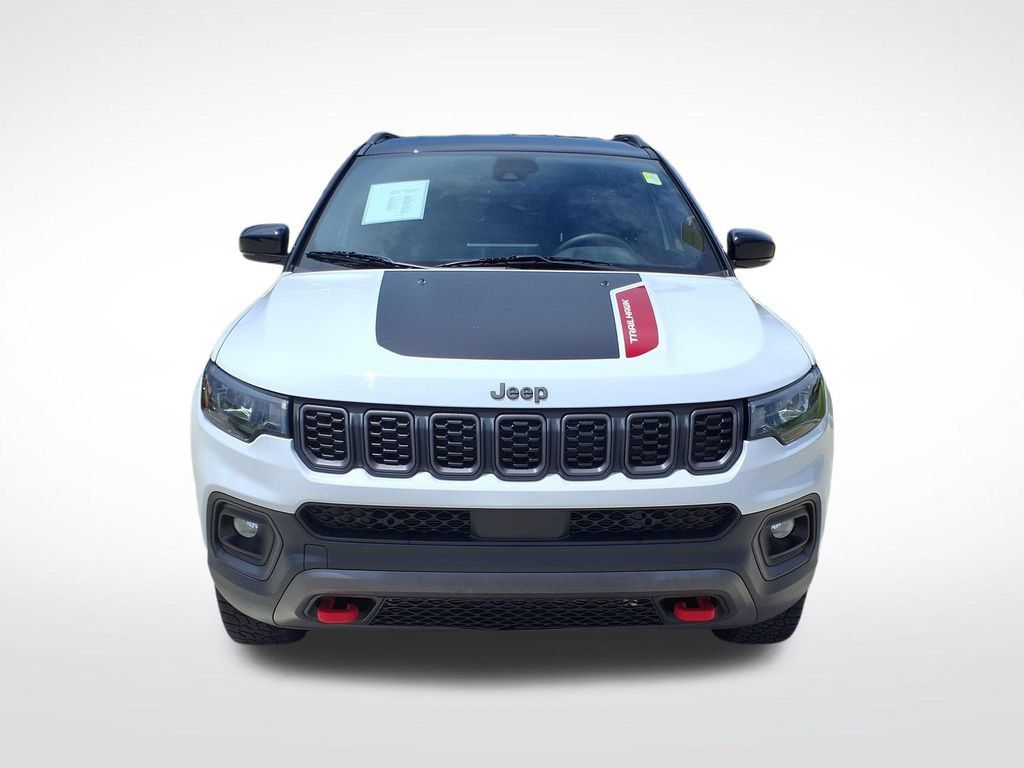 Used 2025 Jeep Compass Trailhawk AWD/4WD image 2
