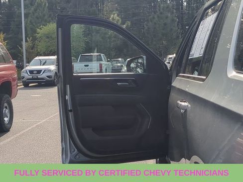 Used 2025 Chevrolet Suburban Z71 image 19