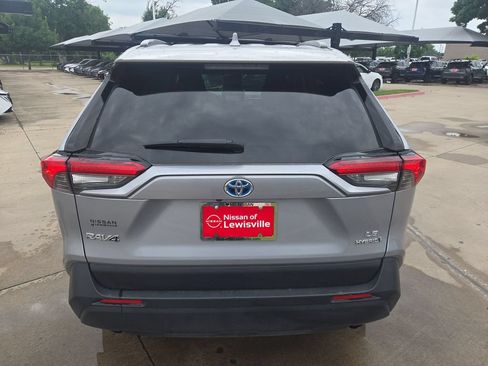 Used 2023 Toyota RAV4 LE AWD/4WD image 4