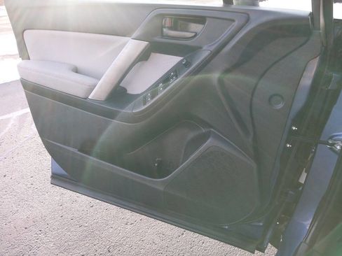 Used 2014 Subaru Forester 2.5i Premium image 12