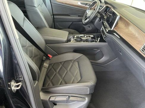 Used 2025 Volkswagen Atlas SE image 21