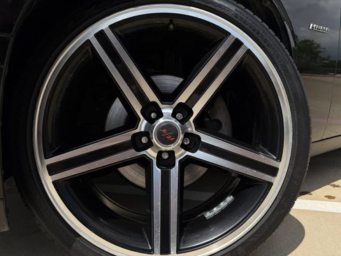 Used 2015 Dodge Challenger R/T w/ Quick Order Package 28B R/T RWD image 9