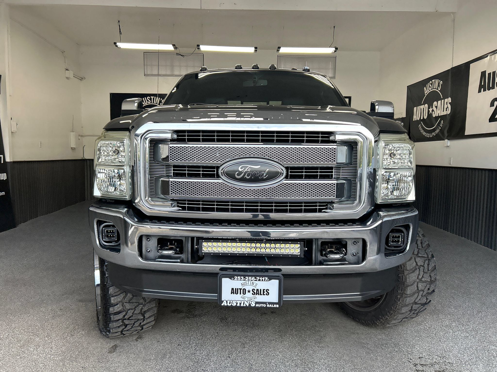 Used 2015 Ford F350 Lariat w/ Lariat Ultimate Package AWD/4WD image 2