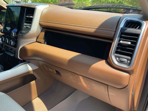 Used 2019 RAM 1500 Laramie AWD/4WD image 33