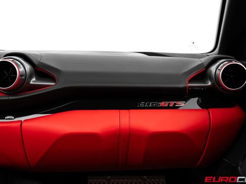 Used 2022 Ferrari 812 GTS image 35
