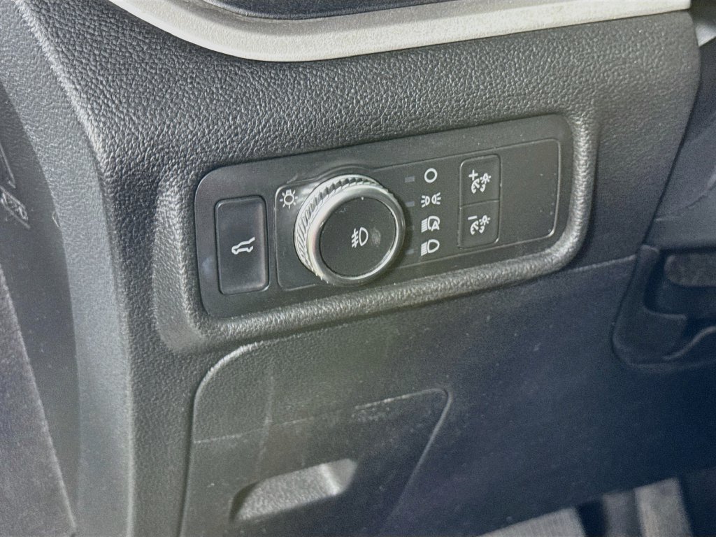 Used 2021 Ford Explorer XLT w/ Equipment Group 202A RWD image 10